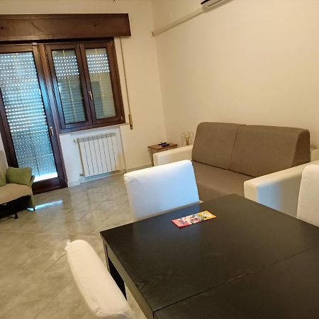 King Suite - Intera Suite Vicino Aeroporto E Fiera Di Roma Фьюмичино Экстерьер фото