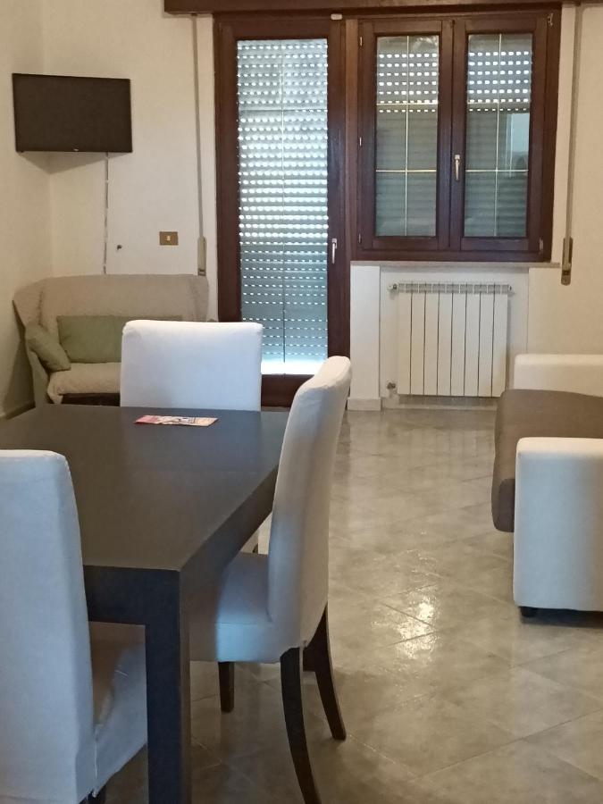 King Suite - Intera Suite Vicino Aeroporto E Fiera Di Roma Фьюмичино Экстерьер фото