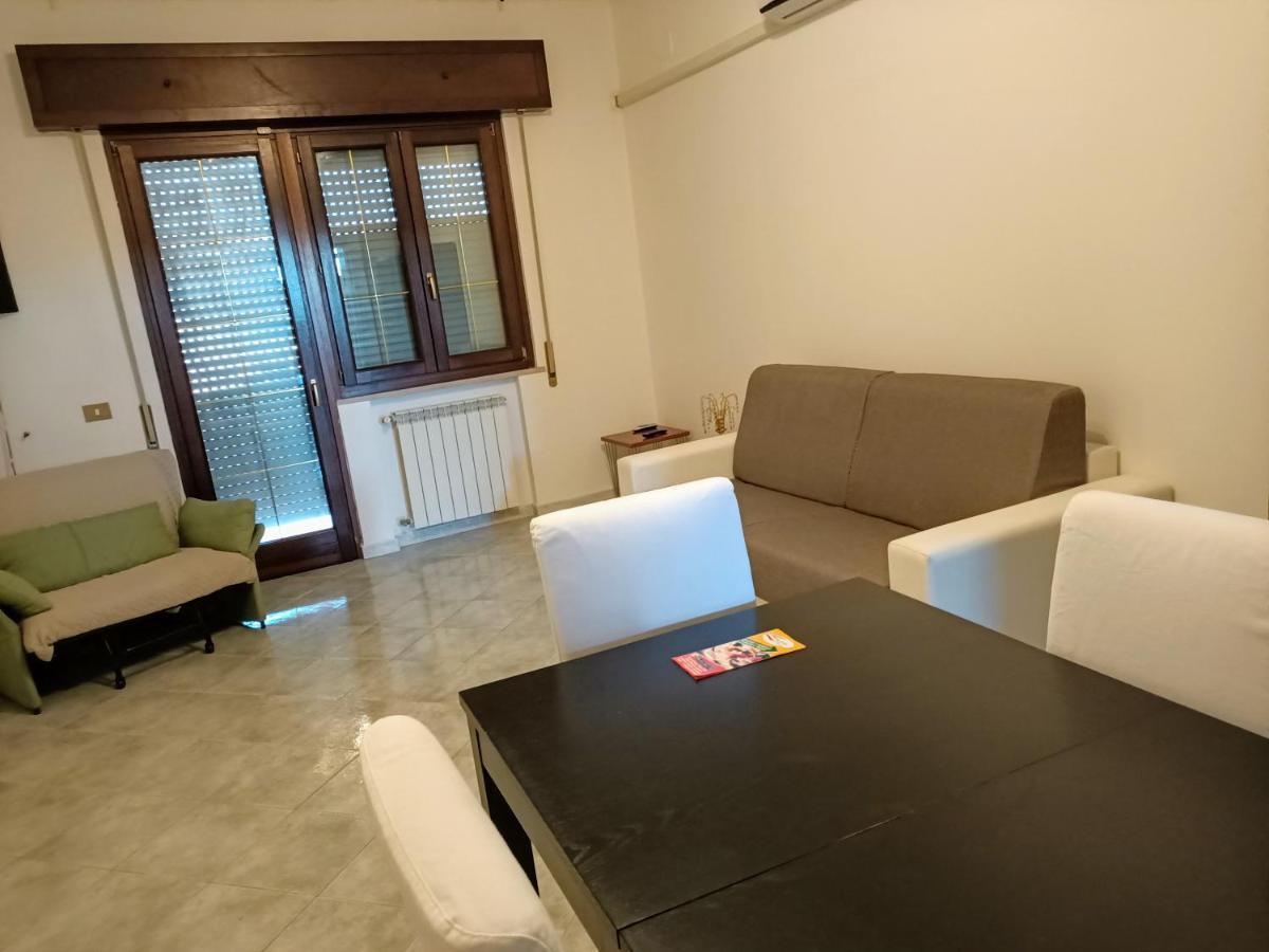 Modular King Suite - Intera Suite Vicino Aeroporto E Fiera Di Roma Фьюмичино Экстерьер фото