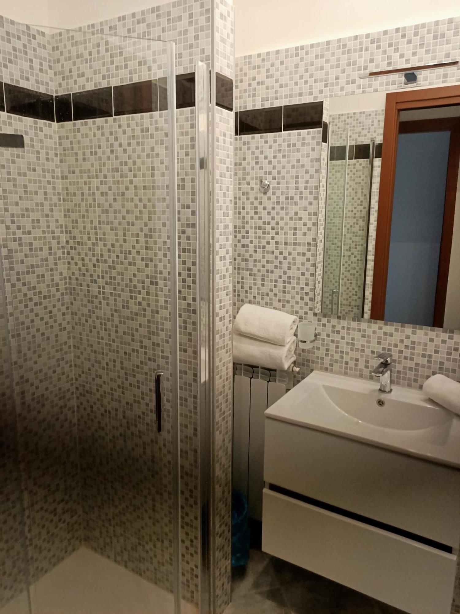 Modular King Suite - Intera Suite Vicino Aeroporto E Fiera Di Roma Фьюмичино Экстерьер фото
