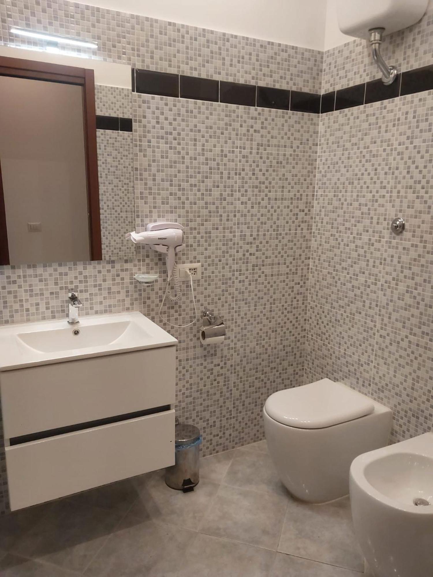 King Suite - Intera Suite Vicino Aeroporto E Fiera Di Roma Фьюмичино Экстерьер фото